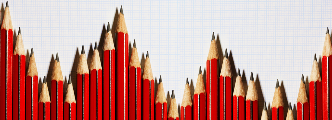 Un gráfico de barras de lápices rojos